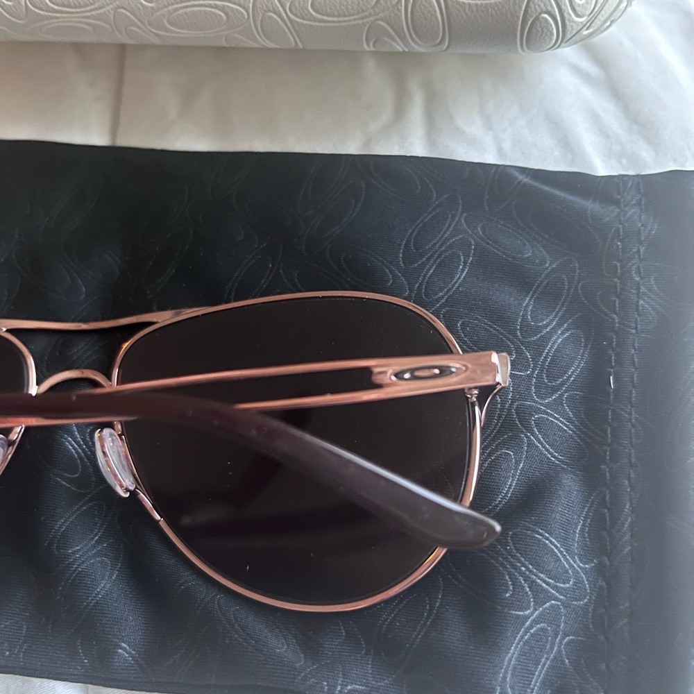 Oakley CAVEAT sunglasses rose gold - Picture 2 of 4